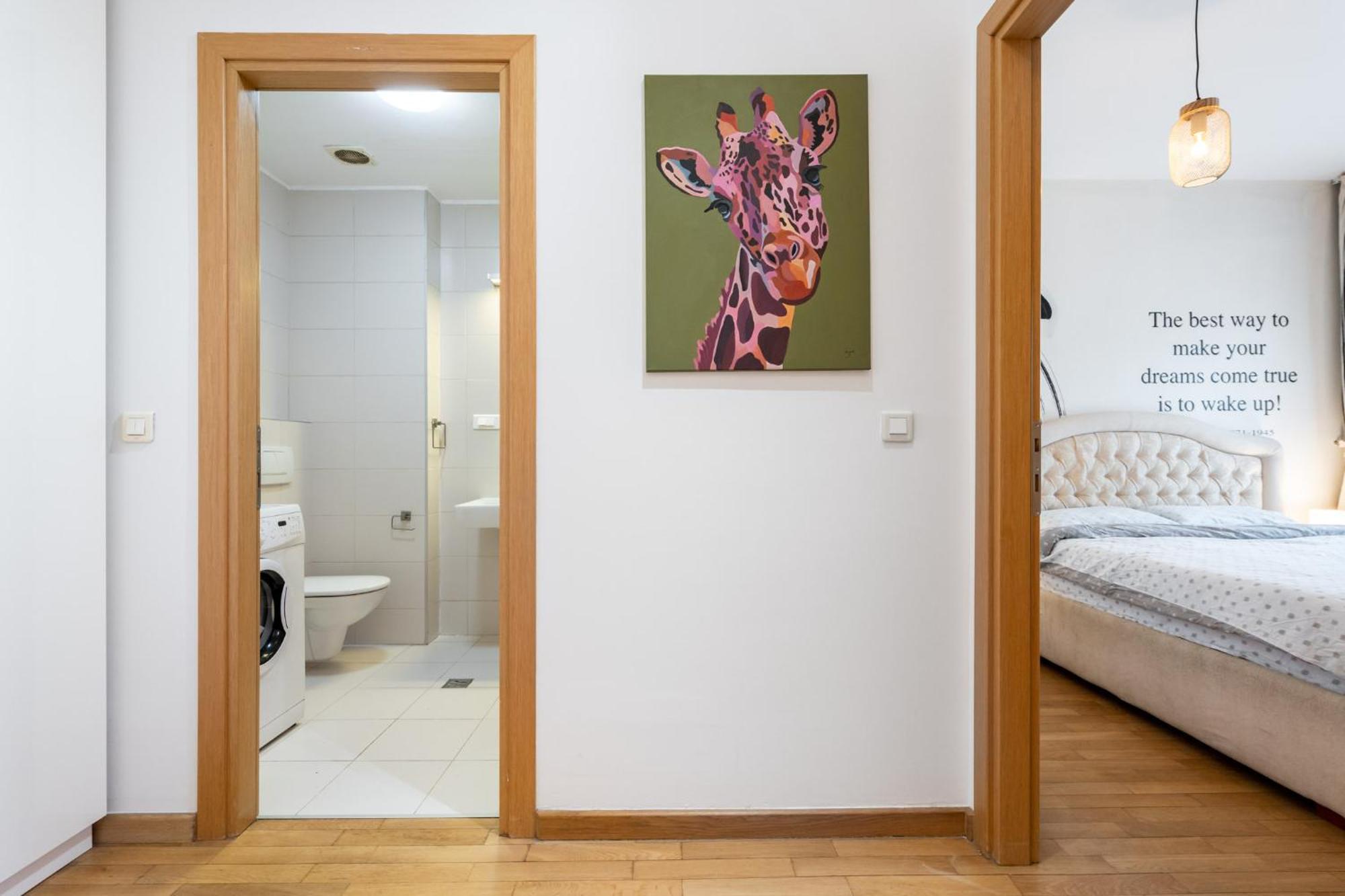 Lazynest - Modern With Parking & Balcony * Bucarest