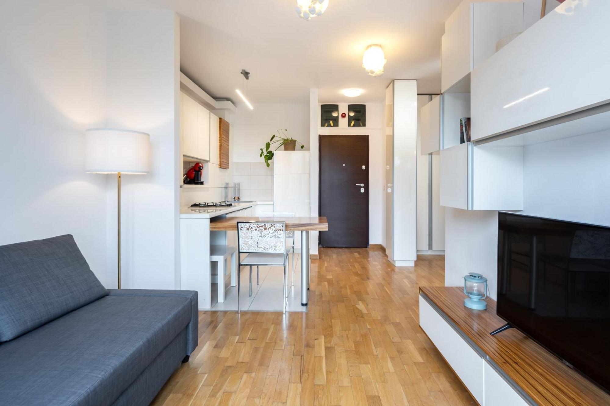 Appartamento Lazynest - Modern With Parking & Balcony
